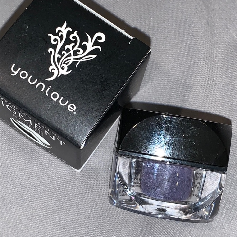Moodstruck mineral pigment